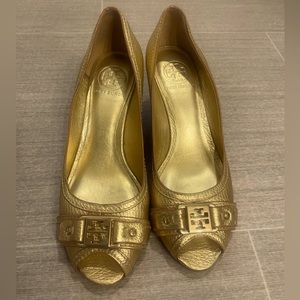 Tory Burch Suede Pumps.